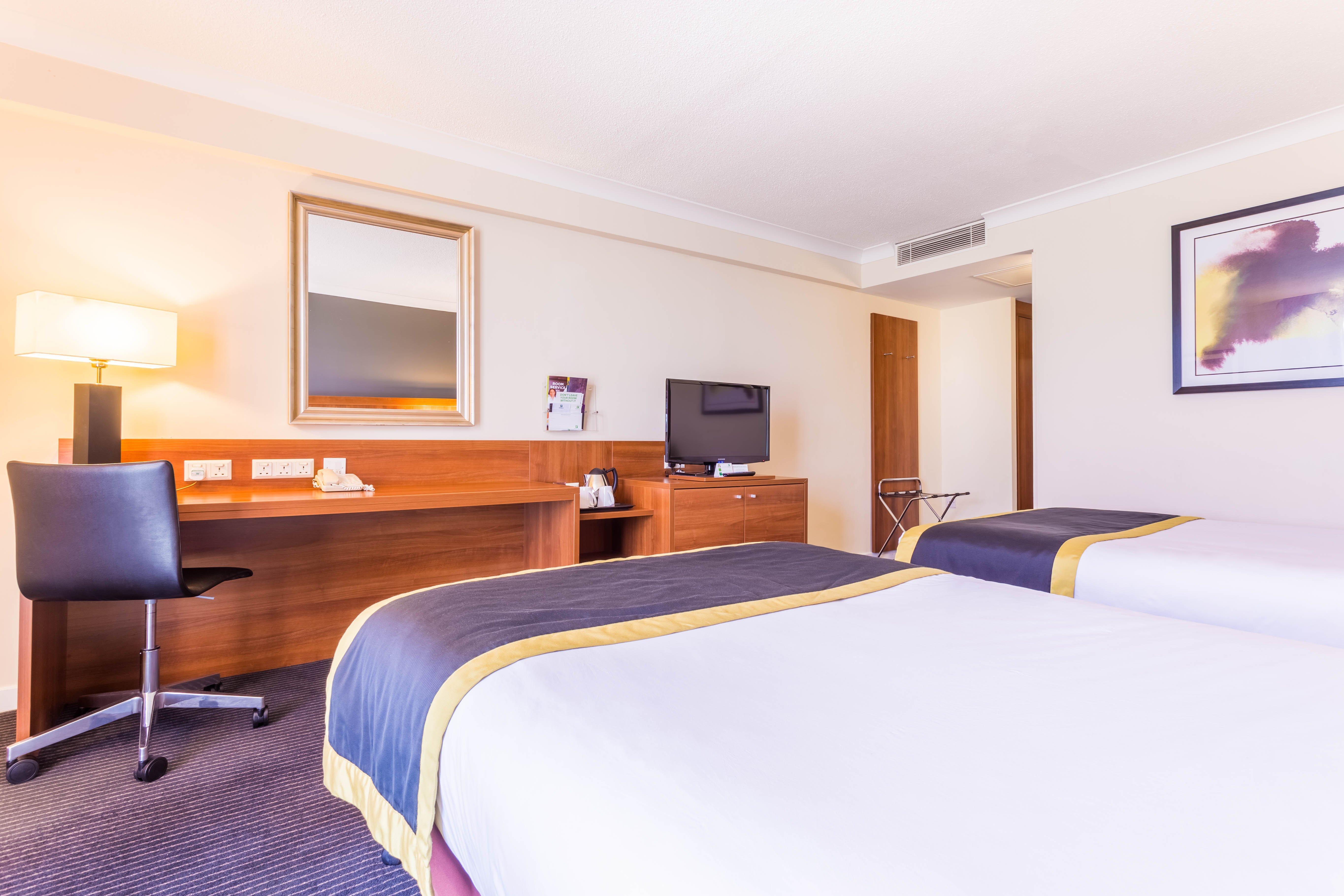 Holiday Inn Newcastle Gosforth Park By Ihg Seaton Burn Bagian luar foto