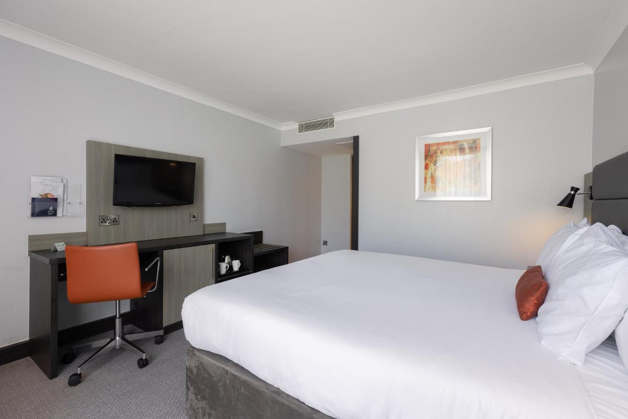 Holiday Inn Newcastle Gosforth Park By Ihg Seaton Burn Bagian luar foto