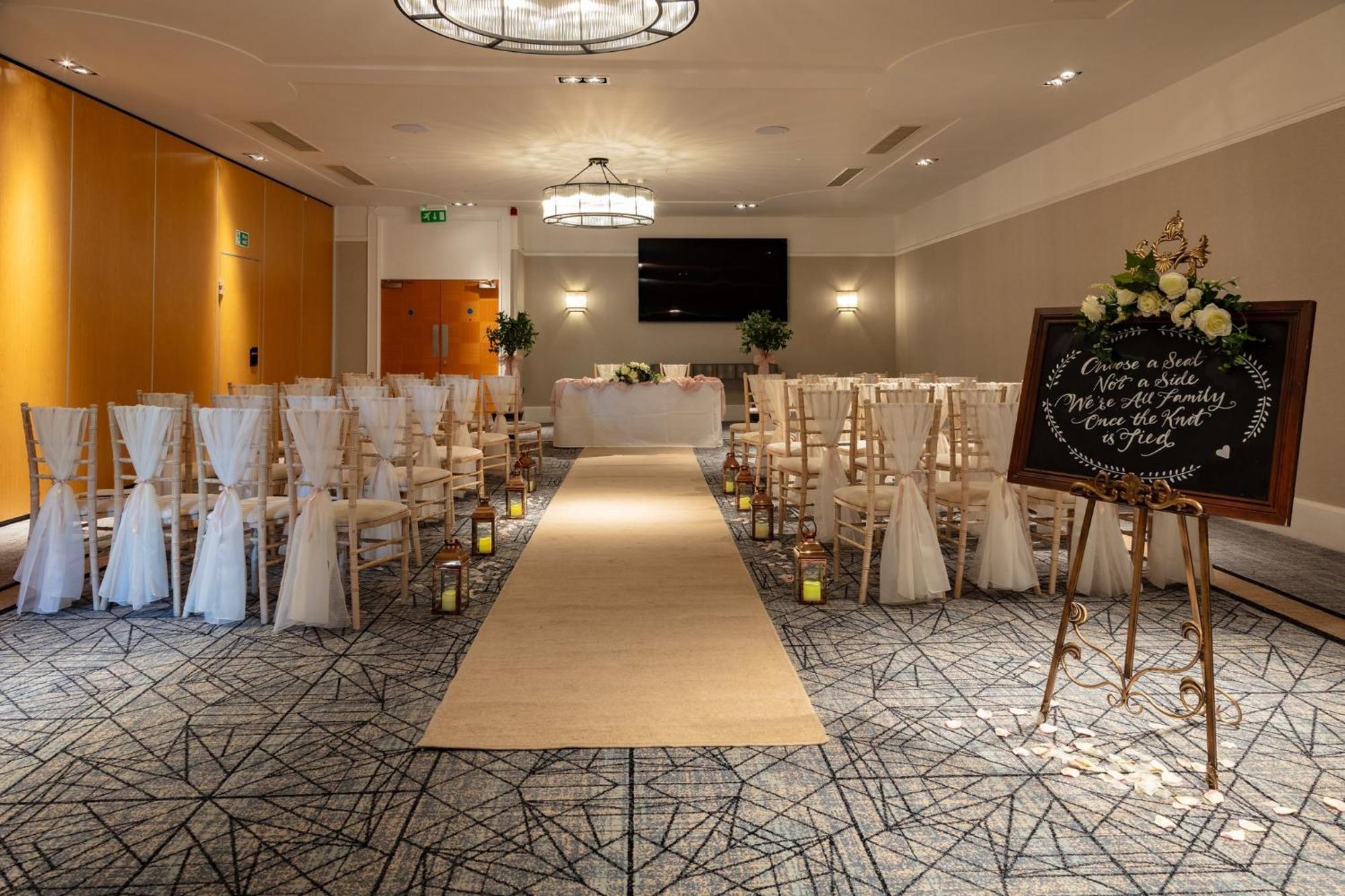 Holiday Inn Newcastle Gosforth Park By Ihg Seaton Burn Bagian luar foto